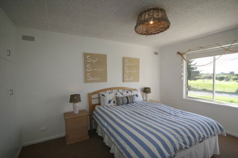 LJ Hooker Goolwa Holiday Rentals - 42 Underwood Avenue, Goolwa Beach - Taree Accommodation 9