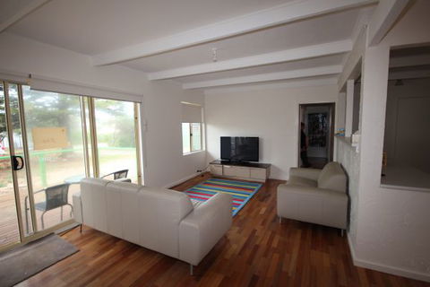 LJ Hooker Goolwa Holiday Rentals - 42 Underwood Avenue, Goolwa Beach - Taree Accommodation 12