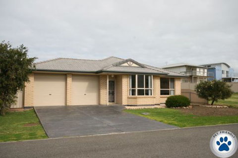 LJ Hooker Goolwa Holiday Rentals - 42 Underwood Avenue, Goolwa Beach - Taree Accommodation 20