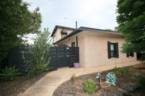 LJ Hooker Goolwa Holiday Rentals - 42 Underwood Avenue, Goolwa Beach - Taree Accommodation 24