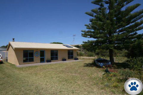 LJ Hooker Goolwa Holiday Rentals - 15 Eaton Avenue, Goolwa Beach - Taree Accommodation 0