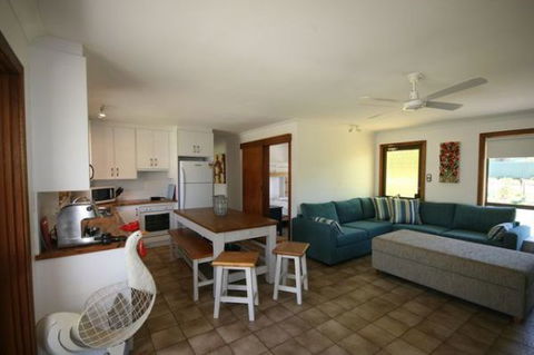 LJ Hooker Goolwa Holiday Rentals - 15 Eaton Avenue, Goolwa Beach - Taree Accommodation 2