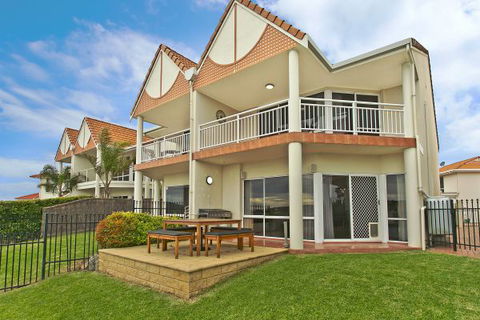 SALT Waterfront Apartment - Taree Accommodation 8