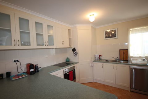 LJ Hooker Goolwa Holiday Rentals - 12 Willmett Road, Goolwa Beach - Taree Accommodation 1