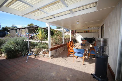 LJ Hooker Goolwa Holiday Rentals - 12 Willmett Road, Goolwa Beach - Taree Accommodation 3