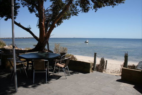 Undercurrent - Taree Accommodation 0