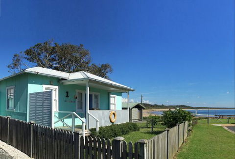 Aurora Beachfront Cottage - Taree Accommodation 0