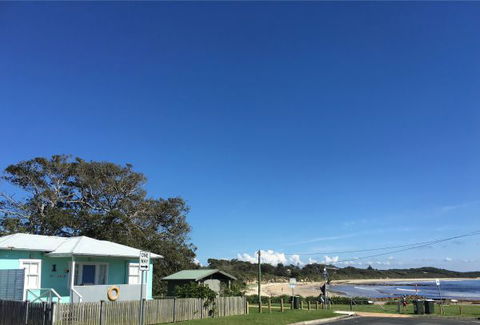 Aurora Beachfront Cottage - Taree Accommodation 6