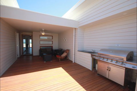 Beach Bliss Wallaroo - Taree Accommodation 5