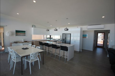 Beach Bliss Wallaroo - Taree Accommodation 6