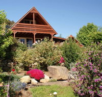 Beechworth Camellia Cottage - Taree Accommodation