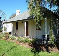 Cameron's Cottage - Taree Accommodation