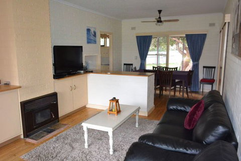 Goolwa Getaway - Taree Accommodation 2