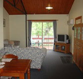 The Old Oak Bed and Breakfast - The Shearing Shed - Taree Accommodation