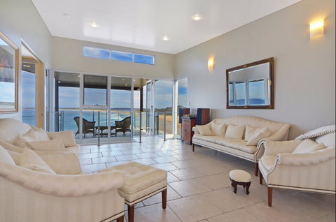 Albatross - Taree Accommodation 2