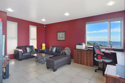 Albatross - Taree Accommodation 6