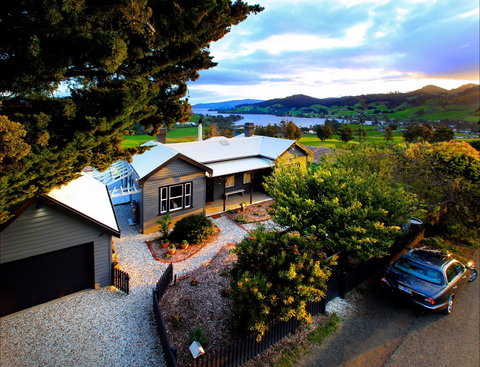 Frenchman's River - The Helmsman's House - Taree Accommodation 1