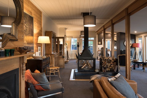 Frenchman's River - The Helmsman's House - Taree Accommodation 2