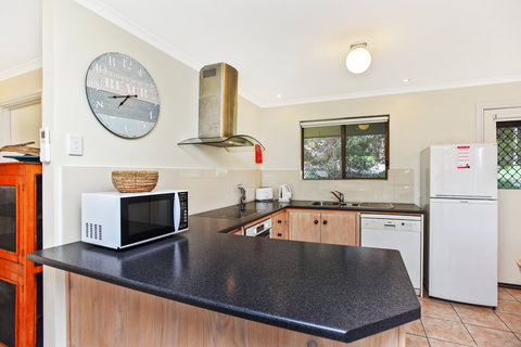 Unit 3, 5-/ Surf Avenue, Carrickalinga - Taree Accommodation 1