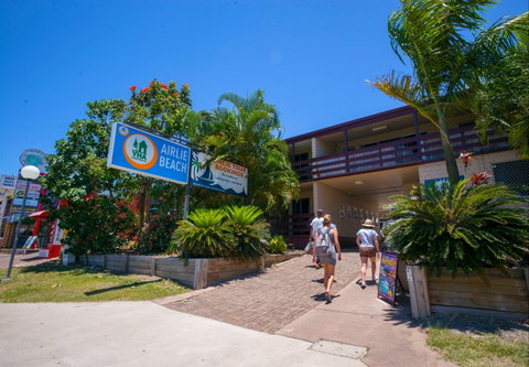 Airlie Beach YHA - Taree Accommodation 0