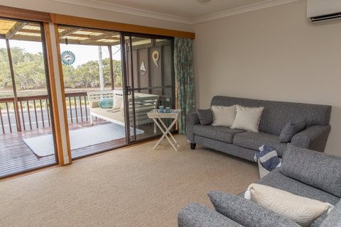 Kookas Nest - Taree Accommodation 6
