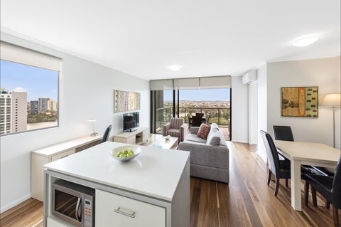 Oaks Brisbane On Margaret Suites - Taree Accommodation 1