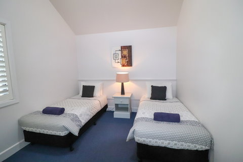 Plover Deluxe Villa 25 - Taree Accommodation 4