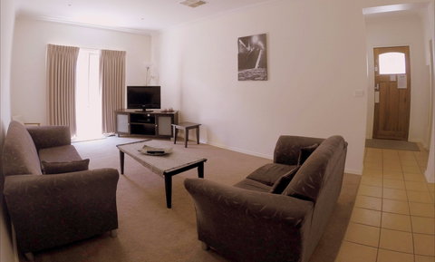 Shamore Apartments - Eleventh Street Mildura - Taree Accommodation 2