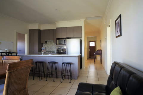 Shamore Apartments - Eleventh Street Mildura - Taree Accommodation 3