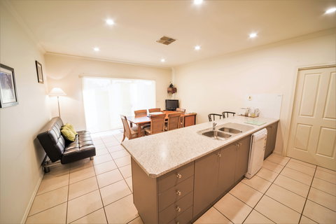 Shamore Apartments - Eleventh Street Mildura - Taree Accommodation 8