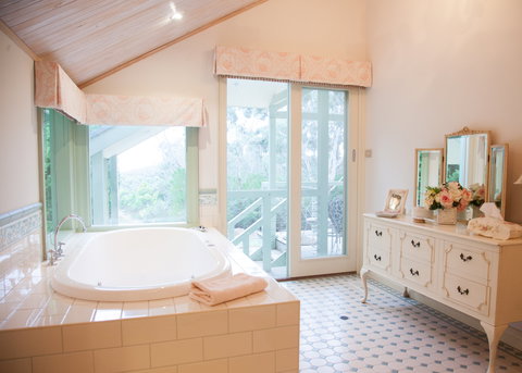 The Studio & The Barn - Taree Accommodation 6