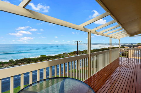 Absolute Boomer - Taree Accommodation 0