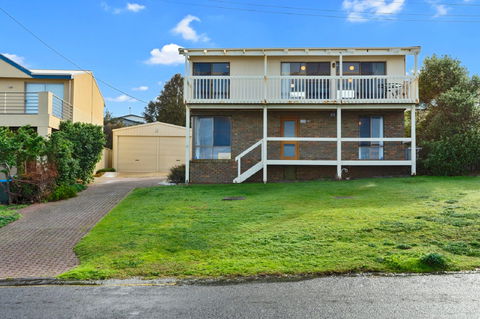 Absolute Boomer - Taree Accommodation 2