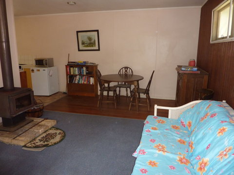 Acacia Cottages - Taree Accommodation 0