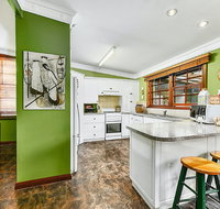 Bay Road - Walk to Blue Lake CBD and Coffee Shops - Taree Accommodation