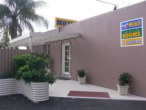 Chinchilla Motel - Taree Accommodation 0
