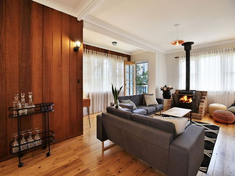 Hudson Bay At Basin View - Taree Accommodation 2