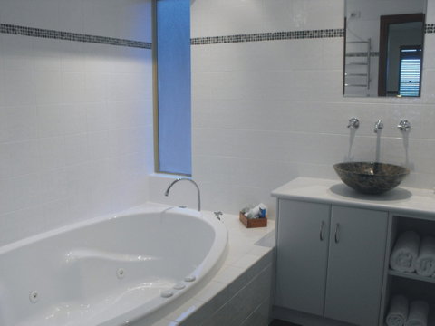 Karma Chalets And Karisma Spa - Taree Accommodation 2