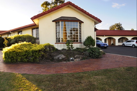 McNevins Warwick Motel And Gunyah Restaurant - Taree Accommodation 0