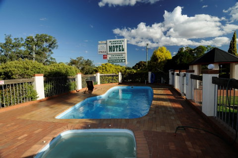 McNevins Warwick Motel And Gunyah Restaurant - Taree Accommodation 2