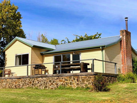Adelong Valley Farm Stays - Moorallie Cottage - Taree Accommodation 1