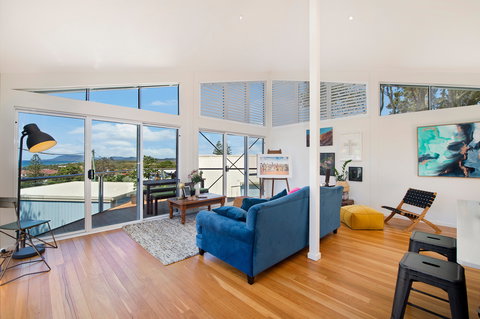 Arty Beach House At Lighthouse Beach - Taree Accommodation 1