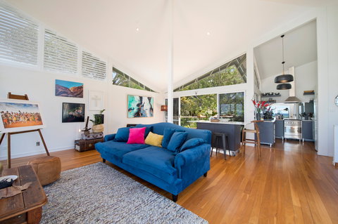 Arty Beach House At Lighthouse Beach - Taree Accommodation 2