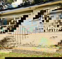 Cosy Seaside Cottage - Taree Accommodation