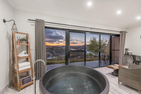 Eagle View Escape - Taree Accommodation 0