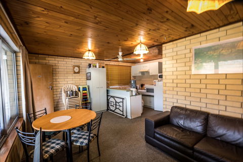 80 Page Drive Blanchetown -River Shack Rentals - Taree Accommodation 2