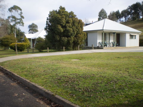 Khancoban Rose Holiday Units - Taree Accommodation 1