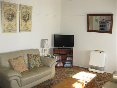 Peel Cottage - Taree Accommodation 1