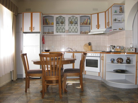 Peel Cottage - Taree Accommodation 2