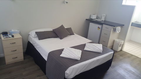 Queens Beach Hotel - Taree Accommodation 1